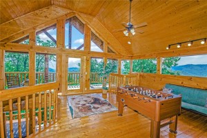 Just the Two of Us Smoky Mountain cabin with a hot tub